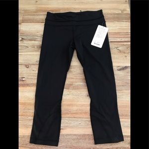 NEW Lululemon Black Run: Inspire Crop II size 6